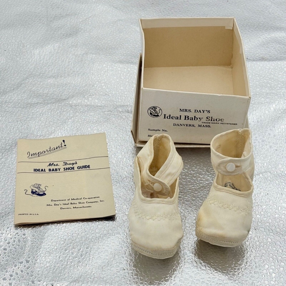 Vintage Mrs. Days‎ Ideal Baby Shoes With Box & Guide 50s 60s Satin Button USA